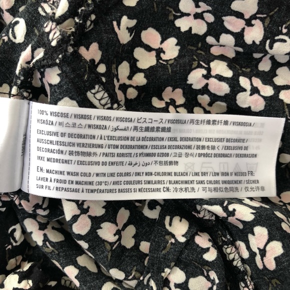 Abercrombie & Fitch | Floral Print Wrap Top w/Button Closure - Picture 8 of 10